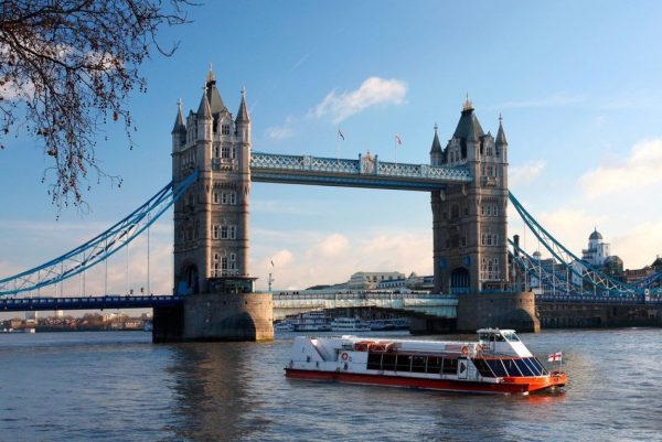 Barco turístico de Londres